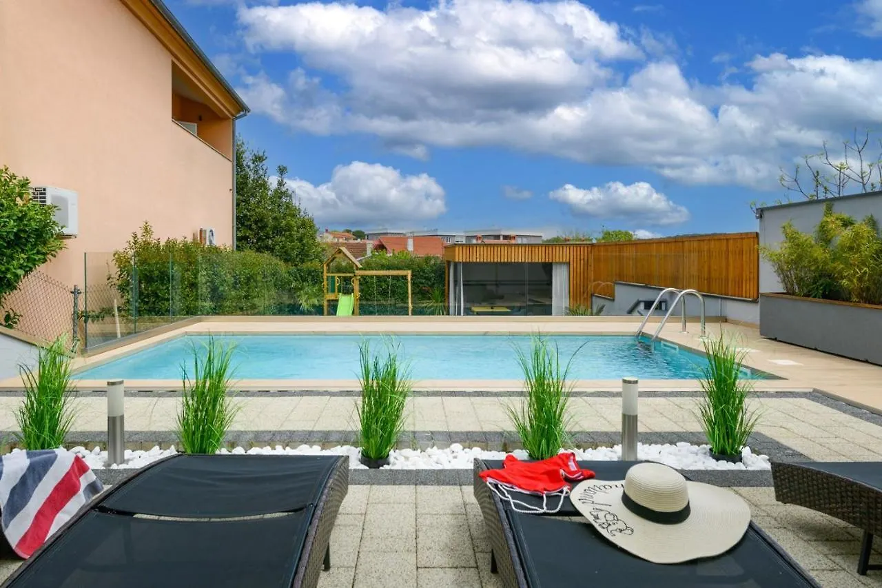 Lounge House Dolce Vita Пула